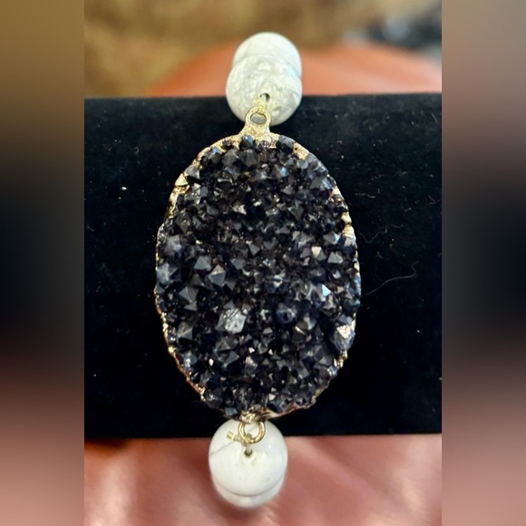 Stretchy Howlite Bracelet with Black Druzy Agate Charm - Picture 1 of 2